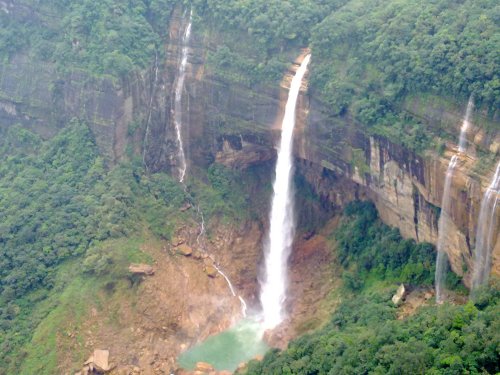 Nohkalikai Falls