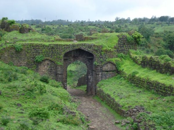 Near by places to visit in Chikhaldara including this old fort